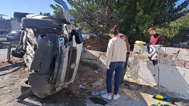 Söke'de Kontrolden Çıkan Araç Ev Duvarına Çarptı