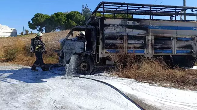 Antalya'da Seyir Halindeki Kamyon Alev Alev Yandı