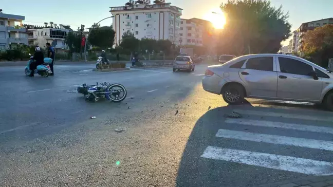 Antalya'da Motosiklet ve Otomobil Çarpıştı: Bir Yaralı