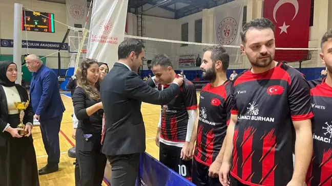 Cumhuriyet Kupası Voleybol Turnuvası Sona Erdi