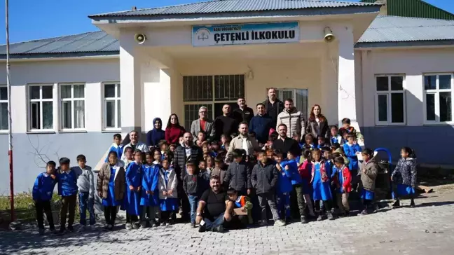 Gönül Bahçesi Platformu, Doğu İlleri'ndeki Çocuklara Kışlık Kıyafet Yardımında Bulundu