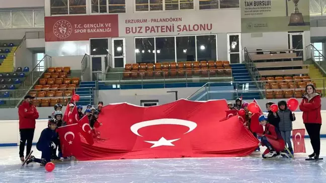 Erzurum'da Sürat Pateni Sporcuları Cumhuriyet Bayramı'nı Kutladı