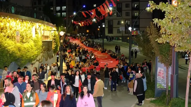 Şırnak'ta 29 Ekim Cumhuriyet Bayramı Fener Alayı Yürüyüşü