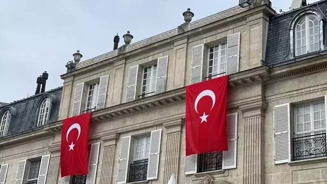 Paris'te Türkiye Cumhuriyeti'nin 101. yılı kutlandı