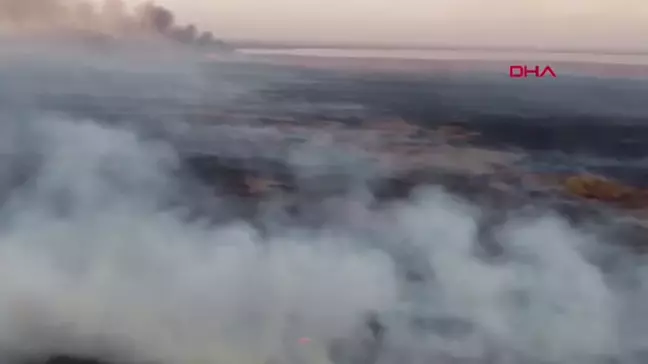 Eber Gölü'ndeki Yangınla Mücadele Devam Ediyor