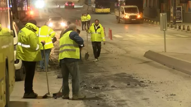 Üsküdar'da Moloz Dökülmesi Trafiği Felç Etti