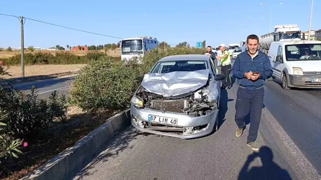 Antalya Manavgat'ta zincirleme trafik kazası: 3 yaralı