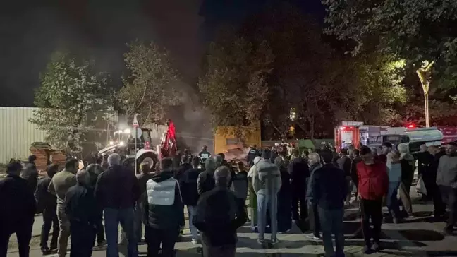 Kocaeli'nde Palet Deposunda Yangın: Ekipler 1 Saate Söndürdü