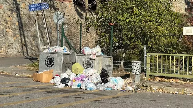 Kartal'da Grev Nedeniyle Çöpler Birikti