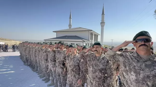 Konya'da özel harekat yerleşkesine yaptırılan cami ibadete açıldı