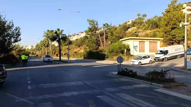 Antalya'da Motosiklet ve Otomobil Çarpıştı: Bir Yaralı