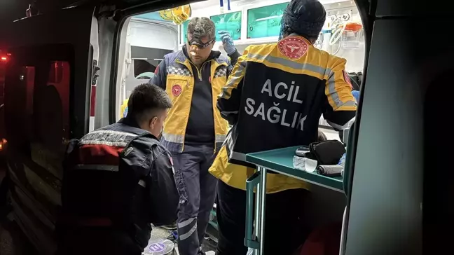 Adıyaman'da Otomobilin Şarampole Devrilmesi: 5 Yaralı