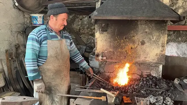 80 Yıldır Süren Zanaat: Fazlı Küçük'ün Demirci Atölyesi