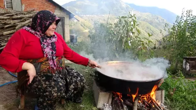 Giresun'da İmece Usulü Pekmez Yapımı Devam Ediyor