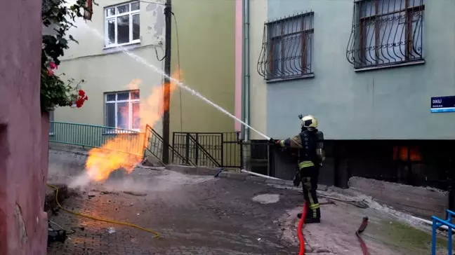 İzmit'te Doğal Gaz Borusunun Delinmesi Sonucu Yangın Çıktı