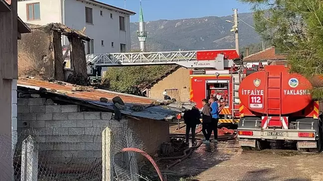 Pamukova'da Evde Yangın: 80 Yaşındaki Kadın Hayatını Kaybetti