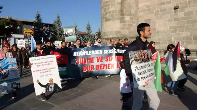 Erzurum'da Sağlık Çalışanları İsrail Saldırılarını Protesto Etti