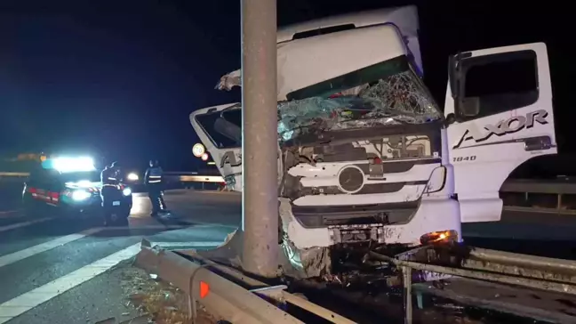 Antalya'da Tır Kazası: Sürücü Yaralandı