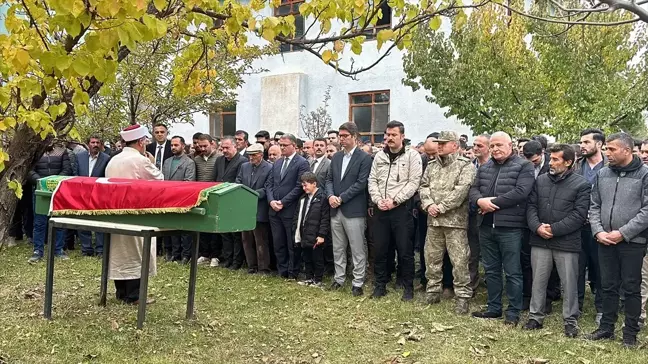 Van'daki silahlı saldırıda hayatını kaybeden sağlık çalışanı son yolculuğuna uğurlandı