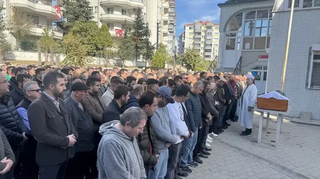 Edirne'de 2 Yaşındaki Metehan'ın Cenazesi Toprağa Verildi