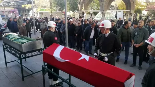 Isparta'da Kanser Nedeniyle İki Emekli Asker ve Polis Son Yolculuklarına Uğurlandı