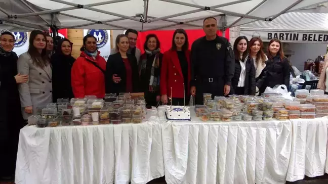 Polis eşlerinden birliktelik pastası