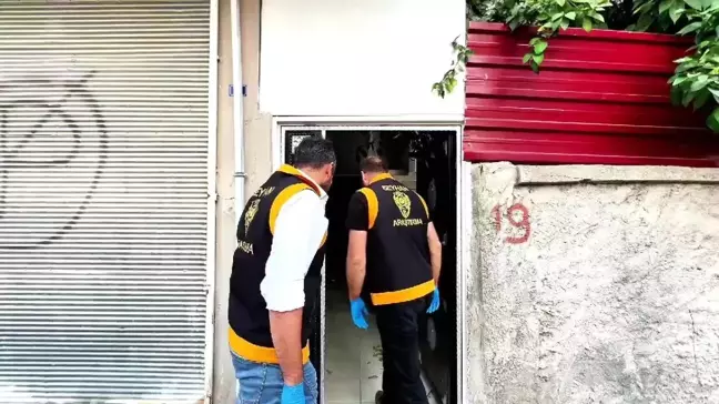 Adana'da Uyuşturucu Operasyonu: 1 Kilo 920 Gram Kokain ve 12 Bin Uyuşturucu Hap Ele Geçirildi