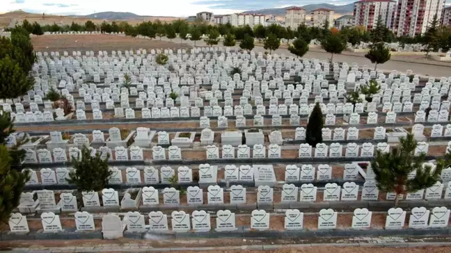 Sivas'taki Bebek Mezarlığı Ziyaretçileri Hüzünlendiriyor