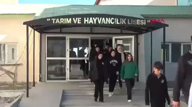 Erzurum Tarım Lisesi'nde Güzlük Ekim İmece Usulü Yapıldı