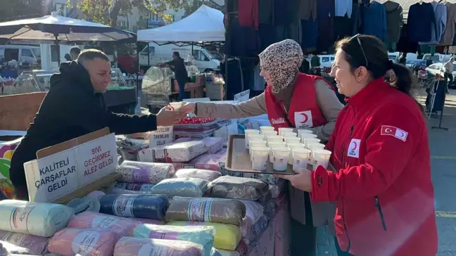 Türk Kızılay, Manisa Mesir Macunu ile Esnafa İkramda Bulundu