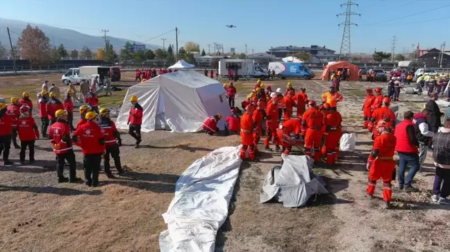 Kütahya'da 5,5 Büyüklüğünde Deprem Tatbikatı Yapıldı