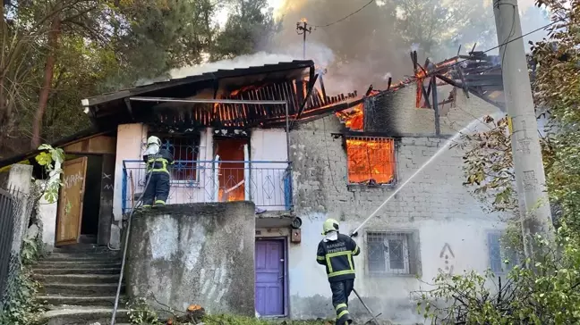 Karabük'te Evde Çıkan Yangın Ağaçlık Alana Sıçramadan Söndürüldü