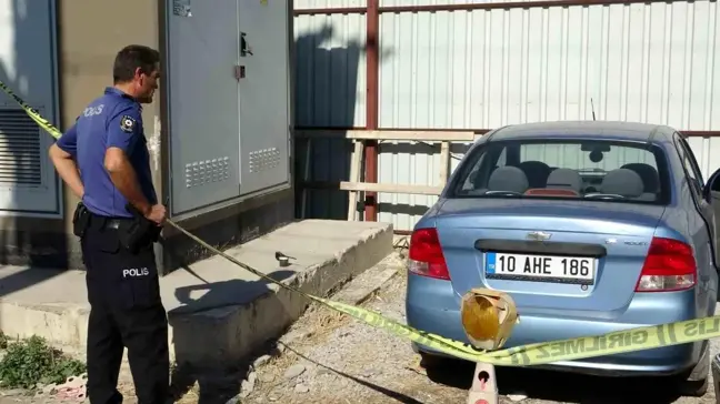 Antalya'da Park Halinde Yarı Çıplak Adam Ölü Bulundu