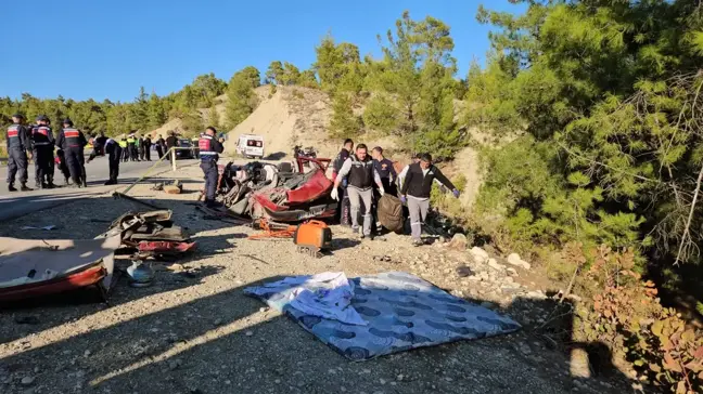 Bucak'ta Zincirleme Kaza: 2 Ölü, 6 Yaralı