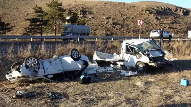 Erzurum'da Balık Yüklü Kamyonet Takla Attı: 5 Yaralı