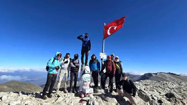 Eskişehir Doğa Aktiviteleri Grubu'ndan 10 Kasım Ata'ya Saygı Uludağ Tırmanışı