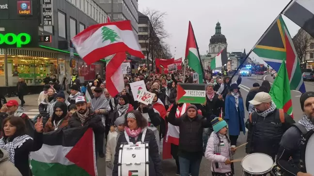 İsveç'te İsrail'in Saldırıları Protesto Edildi