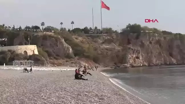 Antalya'da Atatürk'e Saygı Duruşu