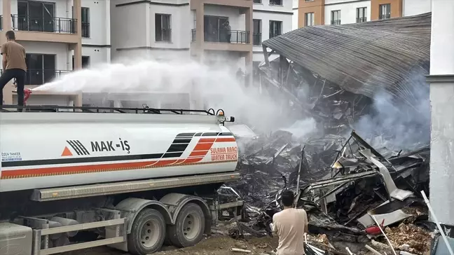 Antakya'da İnşaat Şantiyesindeki Yangın Kontrol Altına Alındı