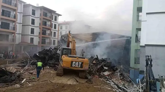 Hatay'da Şantiye Alanında Konteynerde Yangın Çıktı