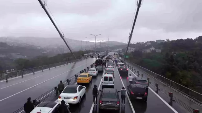 İstanbul Boğazı'nda Ata'ya saygı duruşu