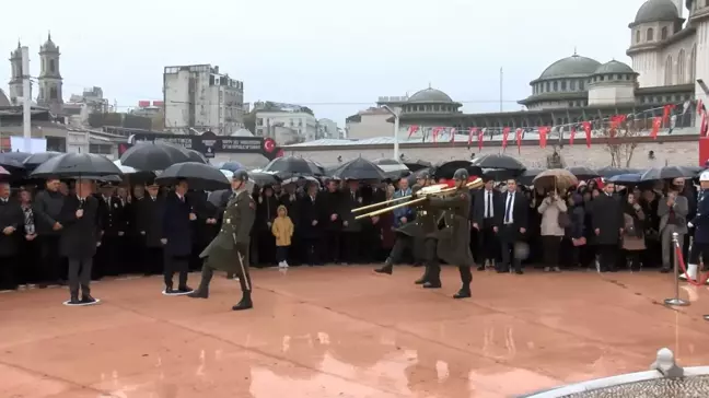 Taksim Meydanı'nda Atatürk'ü anma töreni