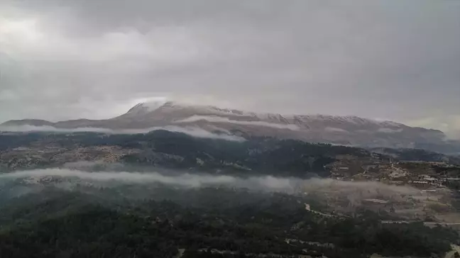 Kaş'ta Mevsimin İlk Karı Düştü