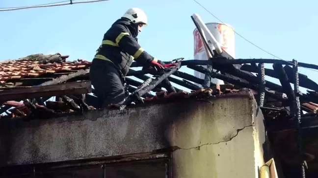 Aksaray'da Müstakil Evde Yangın: 9 Kişi Dumandan Etkilendi