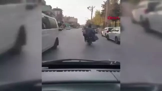 Adana'da Tehlikeli Motosiklet Yolculuğu