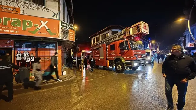 İnegöl'de Ahşap Binada Yangın: Kısa Sürede Söndürüldü