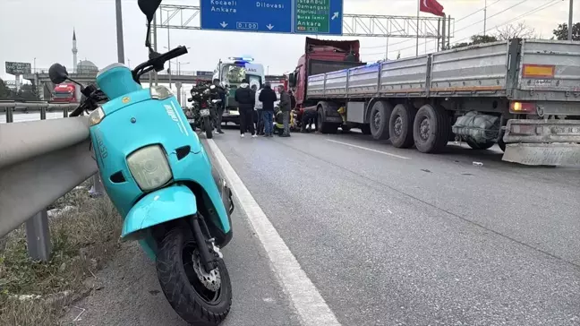 Gebze'de Motosiklet Tırla Çarpıştı: Sürücü Ağır Yaralı