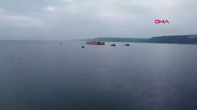 Çanakkale Boğazı'ndan 'Dourado' Geçişi Sırasında Trafik Kapandı