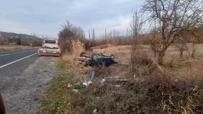 Kütahya'da Otomobil Şarampole Devrildi: 2 Yaralı