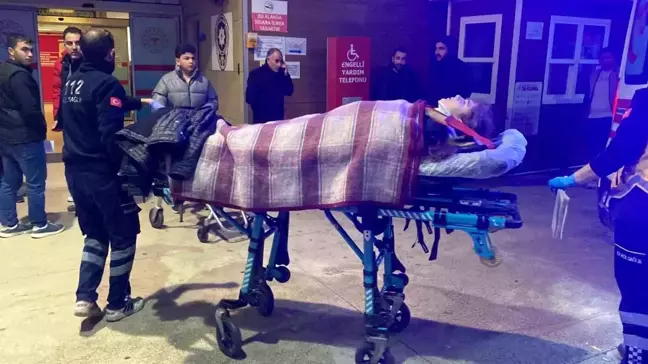 Bursa'da Otomobil ve Tır Kafa Kafaya Çarpıştı: 6 Yaralı